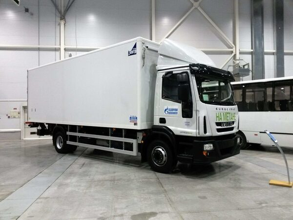 Iveco поставила в Томск семь газовых грузовиков Eurocargo для сети универсамов «Абрикос»