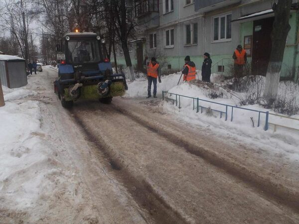 Госадмтехнадзор следит за уборкой снега и льда во дворах