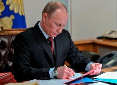 Владимир Путин подписал закон, упрощающий получение социальных налоговых вычетов