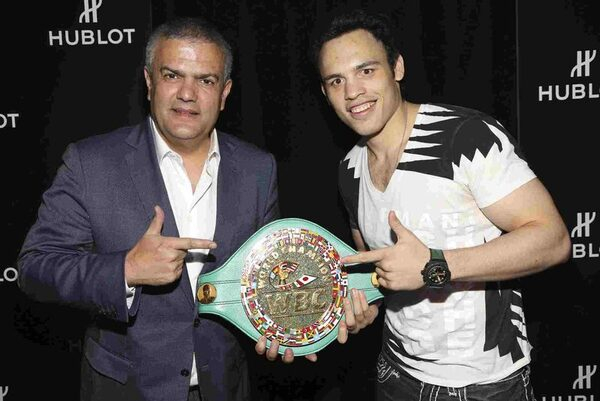Hublot   :     