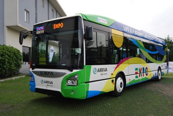  CNH Industrial  64    Iveco  Iveco Bus   Expo Milano 2015.     