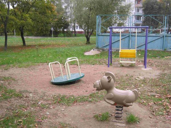 Госадмтехнадзор за неделю на детских площадках региона выявил более 100 нарушений