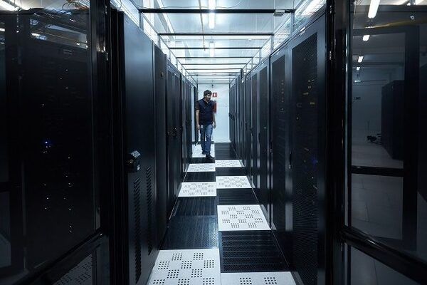 Компания StoreData закончила монтаж холодного коридора