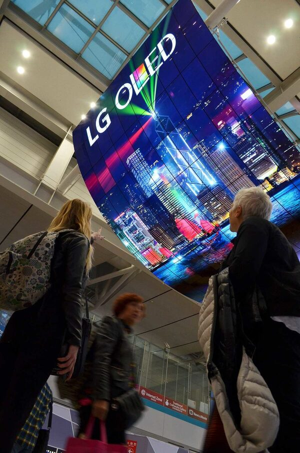 LG Electronics представила самую большую инсталляцию из OLED телевизоров