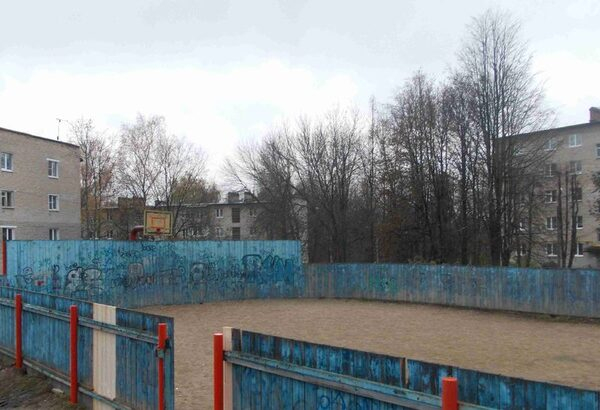 Хоккейная площадка в поселке Лоза к зиме готова