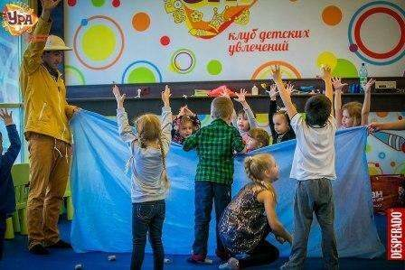 Майский калейдоскоп творческих мастер-классов в клубе детских увлечений «УРА» в ТРЦ «АУРА»