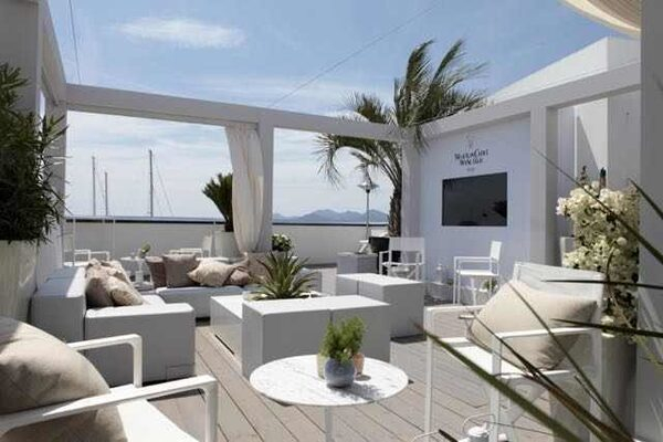 ����������� �������� MOUTON CADET WINE BAR �� �������� �������������