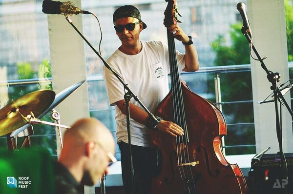 2    : International Jazz band!