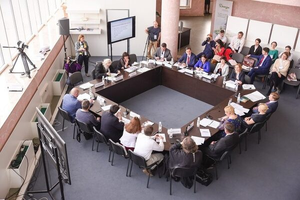 ���������� ������������ ��� ������������ ������������: �����-XXI ��� � �������� ��������� ���������� �� ������� ������������ � ����������