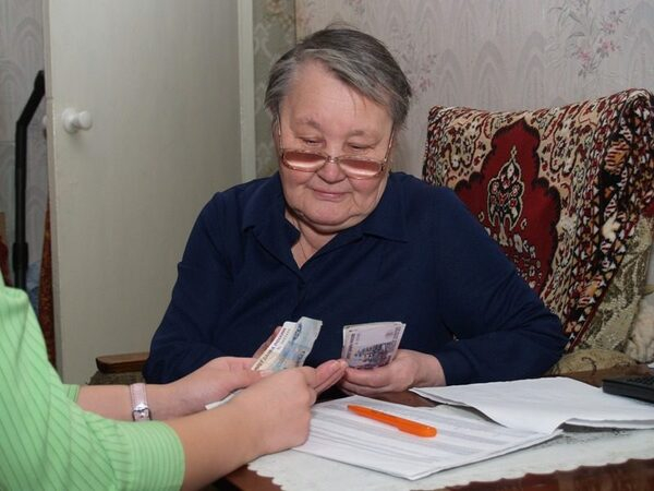 Выплата пенсий и пособий в мае прошла в Калмыкии без сбоев