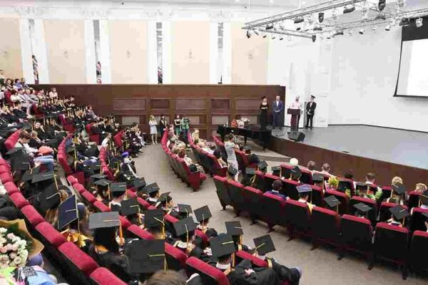 Казанский университет приветствует новых выпускников