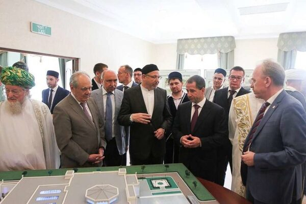 Ректор КФУ Ильшат Гафуров провел встречу с академиком РАН Валерием Леонтьевым