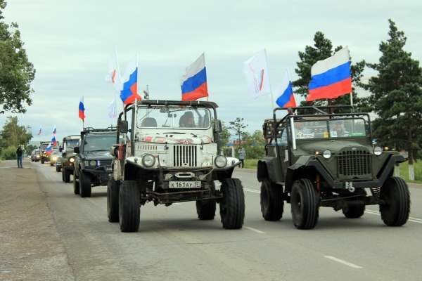 Активисты ОНФ в Туве организовали автопробег в честь Дня российского флага