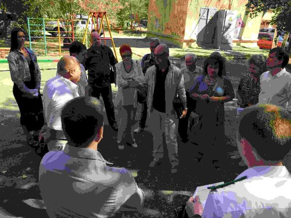Активисты ОНФ провели совещание по проблеме жителей проблемного дома на улице Мира в Волгограде