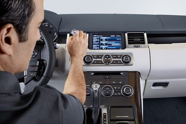  Jaguar  Land Rover:   