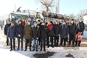 Активисты ОНФ провели для школьников Белгорода патриотическую акцию «Один день в армии»