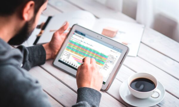    ,   AppStore  Google Play     CRM-  