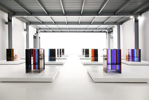  LG   : S.F_Senses of the Future     