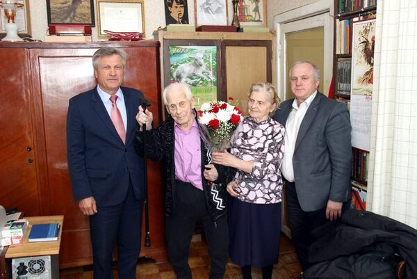 103-летний ветеран ВОВ и АлтГУ А.В. Шестаков принимает поздравления с Днем Победы