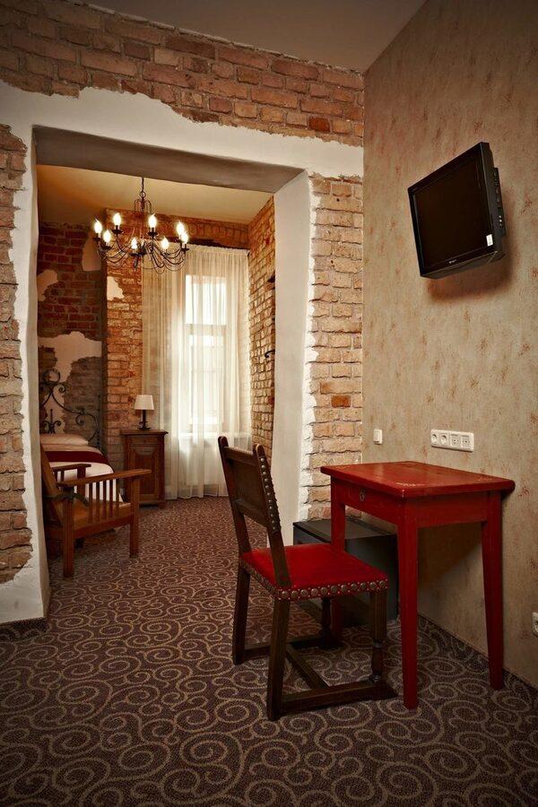    Hotel Justus -    