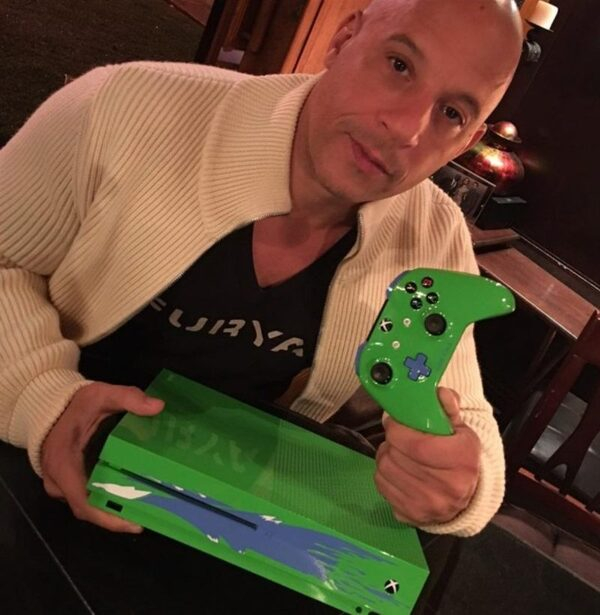 Xbox    Xbox One S,        Reach Out World Wide