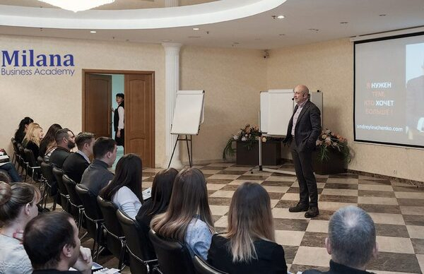 Более 150 владельцев и руководителей компаний  узнали за 8 часов как продавать каждому 2-ому клиенту!