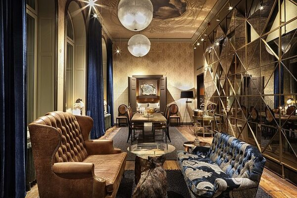 ������� �� ��������� �������������� Jung ������ ���������� �����-����� Stora Hotellet � ��������� ���������� ������