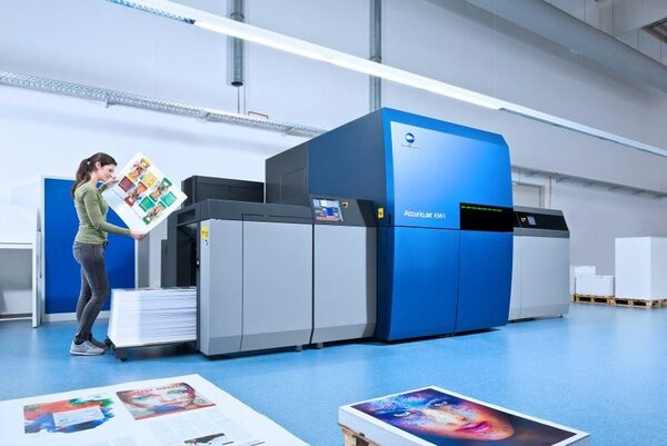 ������ � ������ Konica Minolta AccurioJet KM-1 ��������� � Chroma Printing House
