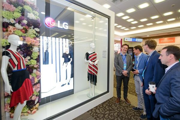  LG Electronics      2018    