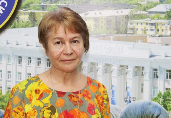Разработчику новой специальности АлтГУ «Фармация», Н.Г. Базарновой присвоено почетное звание «Заслуженный работник высшей школы РФ»