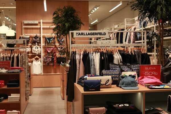    Fashion Arena Prague Outlet        ODD MOLLY, KARL LAGERFELD  LEE & WRANGLER