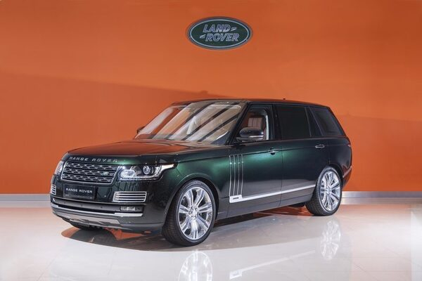     Range Rover Holland & Holland    12 . 