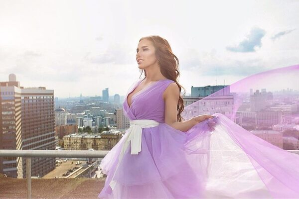      Mrs. Universe:    ,   