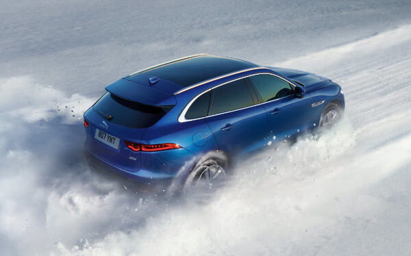 JAGUAR F-PACE    1 720 532 .  ͻ!