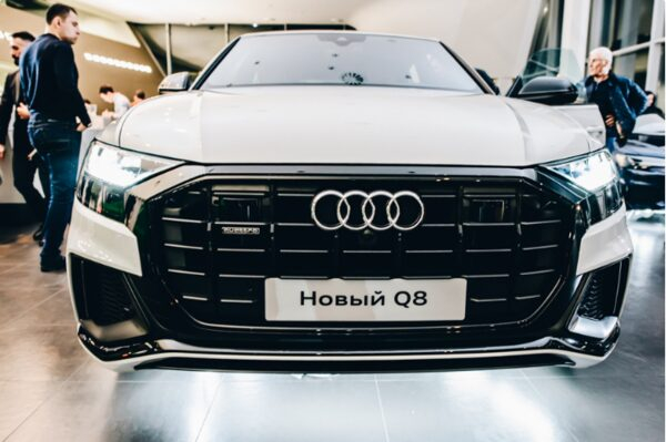     Audi Q8