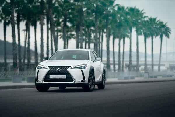 � ���������� ���������� ����� Lexus UX