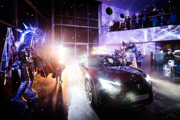 Lexus UX: �������� � ������-�������