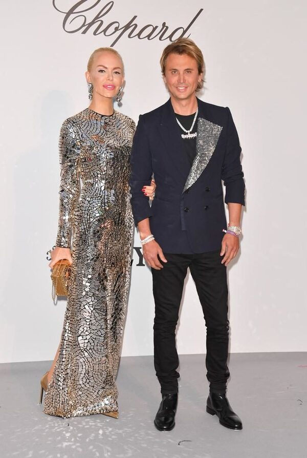     amfAR:     