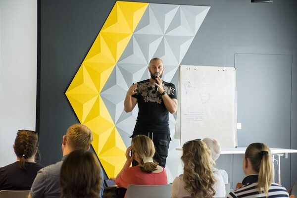 ����� �������� 