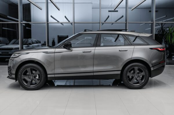 Range Rover Velar � ������������� �� 752 000 ������ � ��������