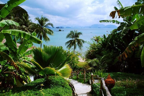   ?    Arrow Hotels and Resorts