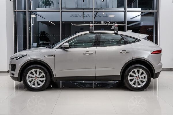 Jaguar E-PACE �� 2 441 000 ������ � ��������