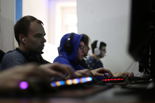     Dota  Counter-Strike