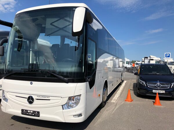 Mercedes-Benz Tourismo:   300 000 