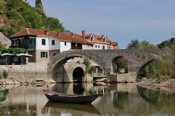 5      Arrow Hotels and Resorts