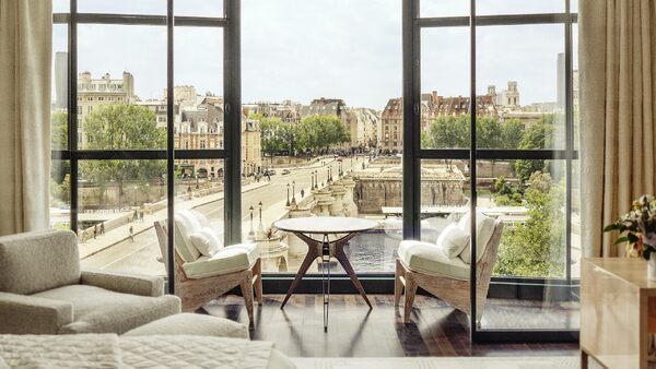 Cheval Blanc Paris:  7  2021 