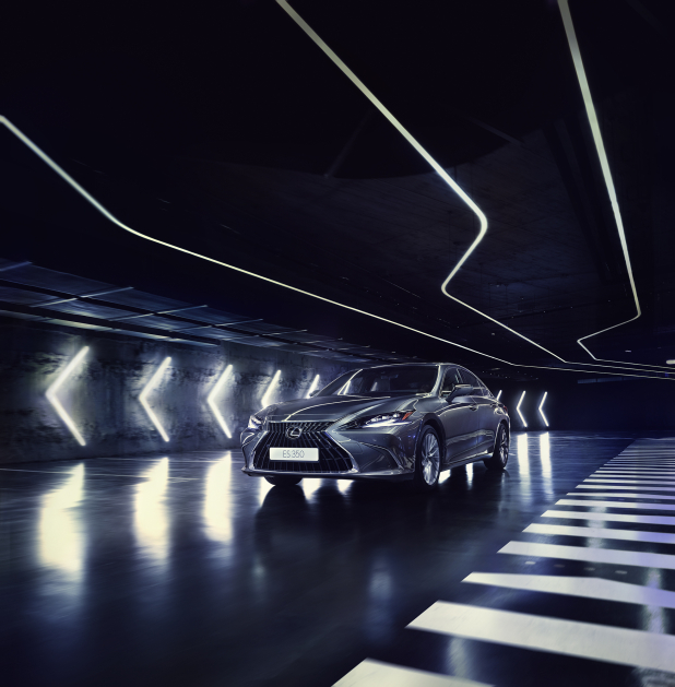 ,  :  Lexus ES        