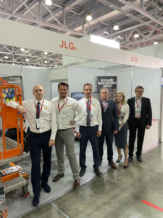      JLG    