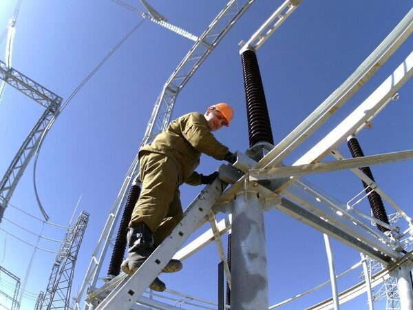 ЗАО «ИСК СОЮЗ-Сети» завершило монтаж выключателей 220 кВ на подстанции 500 кВ Святогор ЗАО «ИСК СОЮЗ-Сети» завершило монтаж выключателей 220 кВ на подстанции 500 кВ Святогор