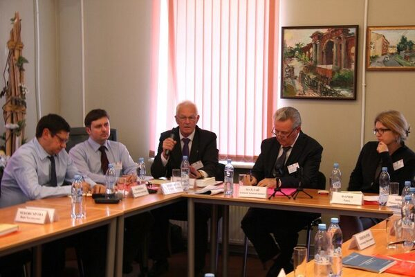 В Санкт-Петербурге определили геополитическое развитие Арктики В Санкт-Петербурге определили геополитическое развитие Арктики